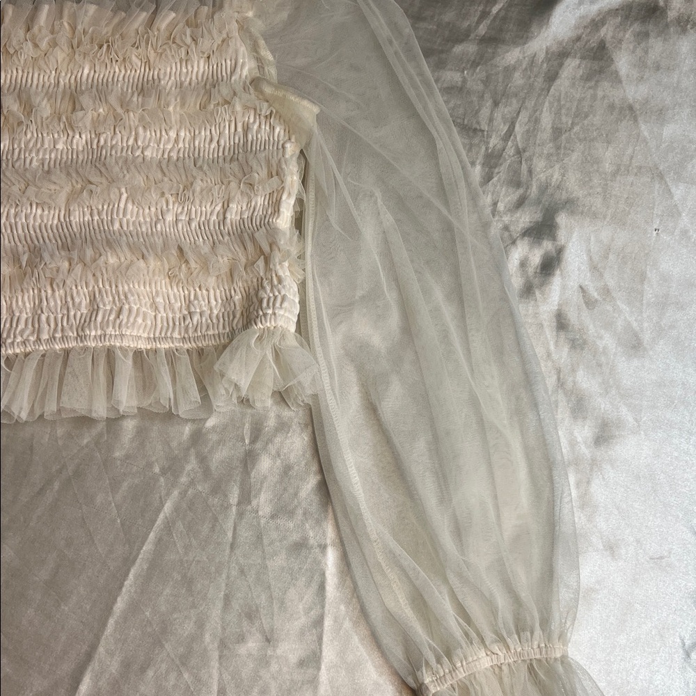 Chic Cream Ruffled Blouse - Picture 4 of 9